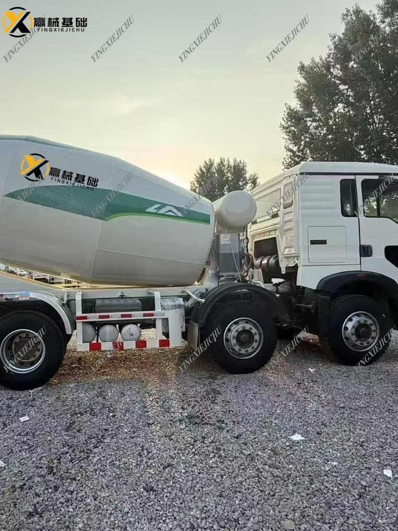 Professional Efficient Sinotruk Howo Concrete Mixer Truck