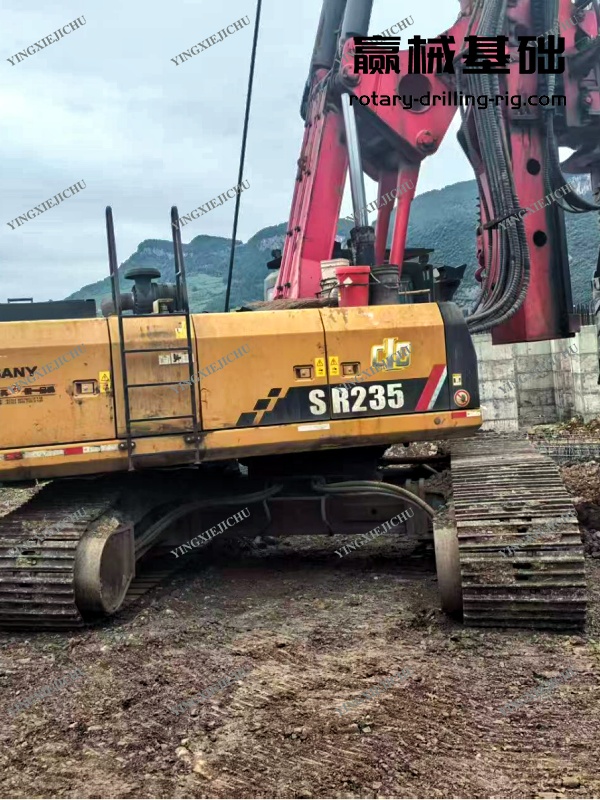 SR235 Highly Efficient Robust And Wear-Resistant Rotary Drilling Rig