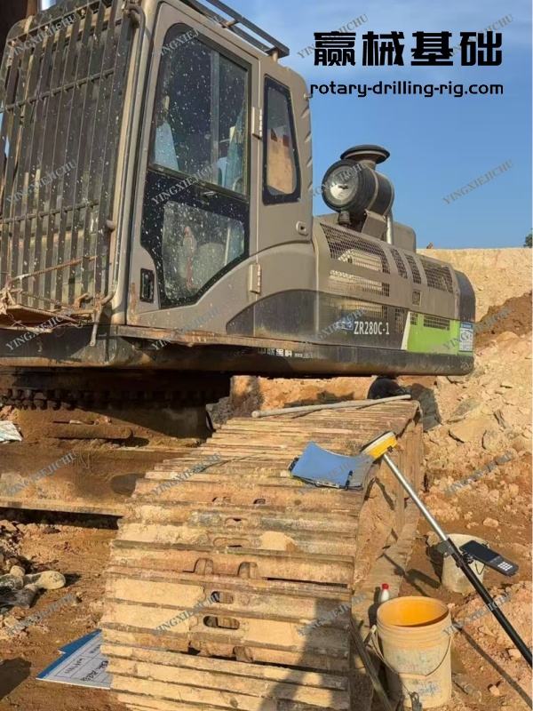 ZR220 Crawler Mounted Powerful Performance Effortless Operation Rotary Drilling Rig