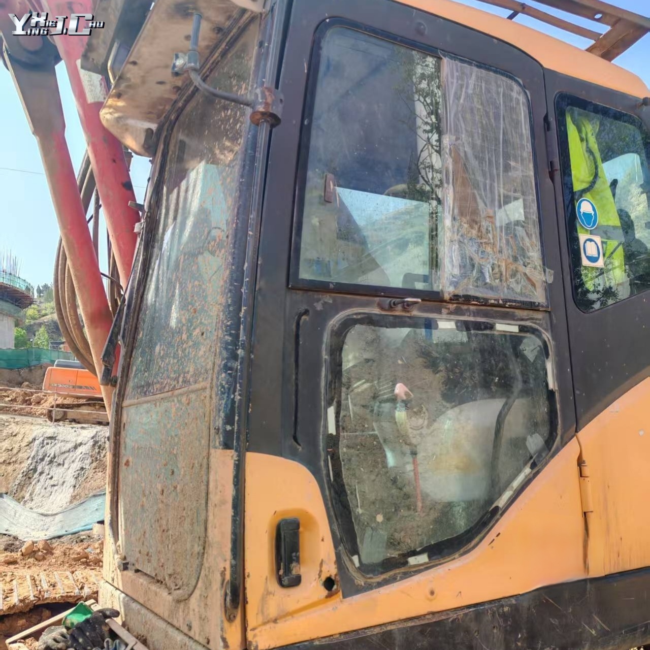 How to clean the oil tank of a rotary drilling rig