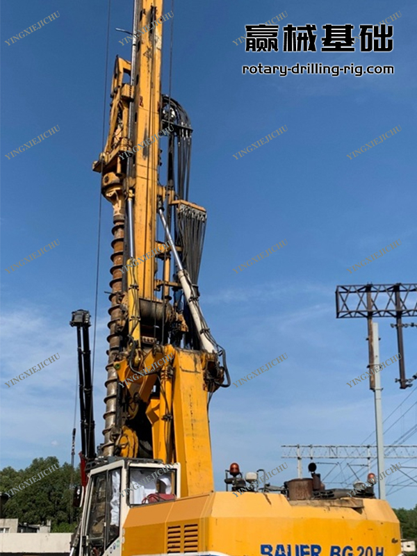 BG20h Powerful and stable performance High drilling efficiency rotary drilling rig