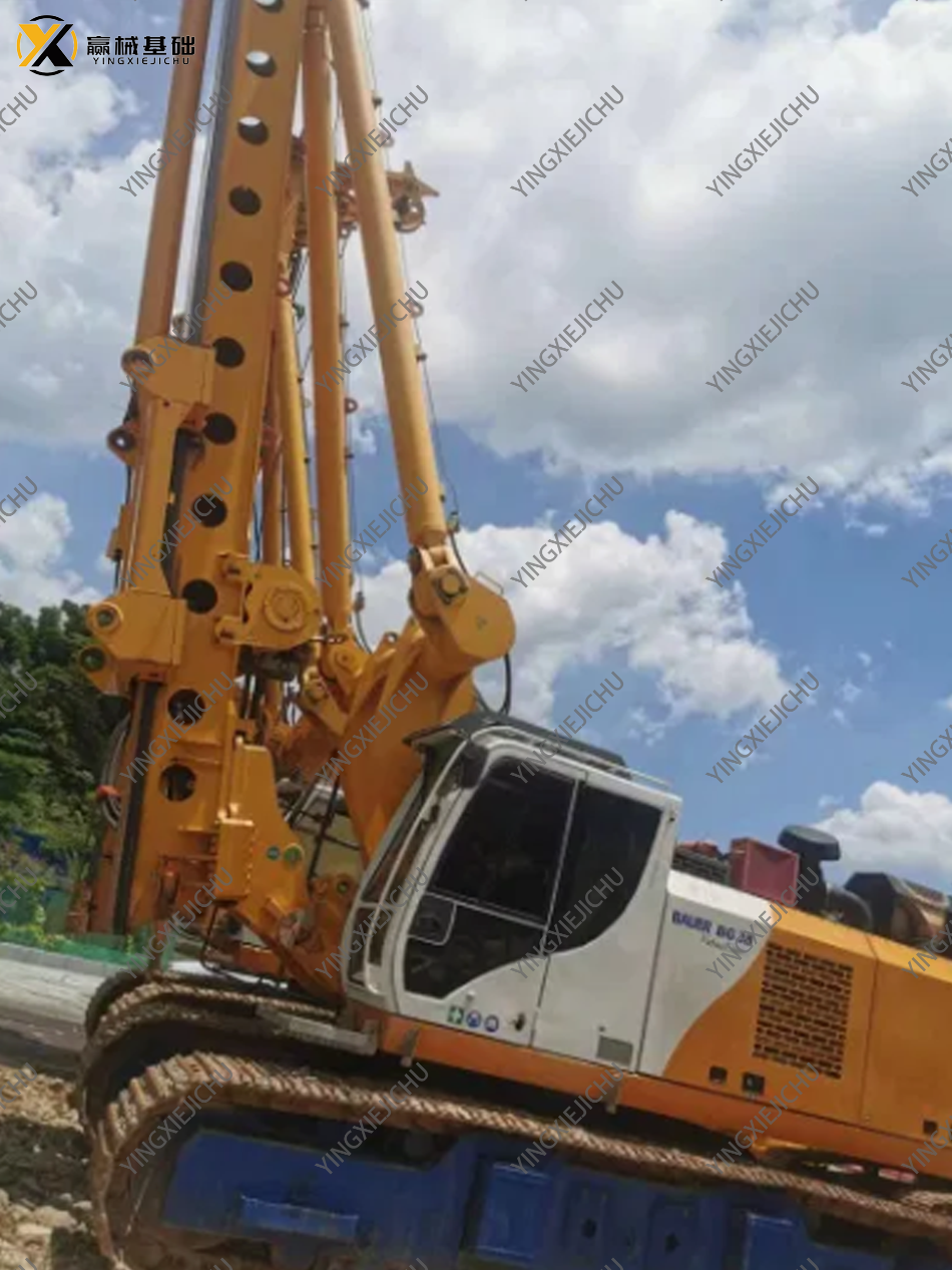 BAUER BG26 Rotary Drilling Rig