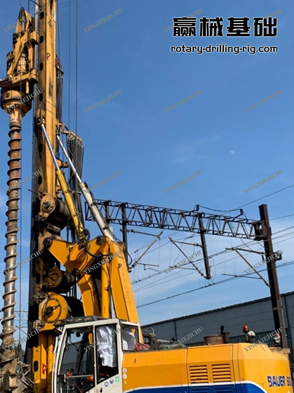 BG20h Powerful and stable performance High drilling efficiency rotary drilling rig