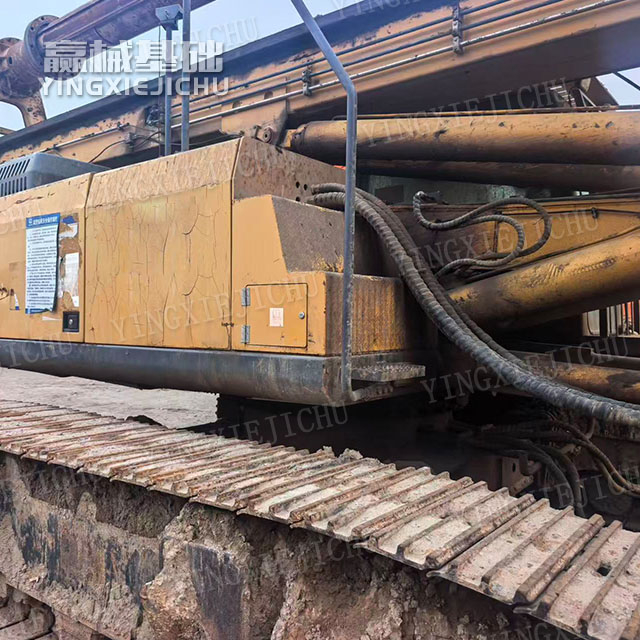 Strong anti-overturning performance Fast response XR180 Rotary drill rig