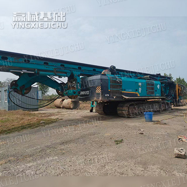 Centralized lubrication Dynamic stability Fast hole forming SWDM360 Rotary Drill Rig