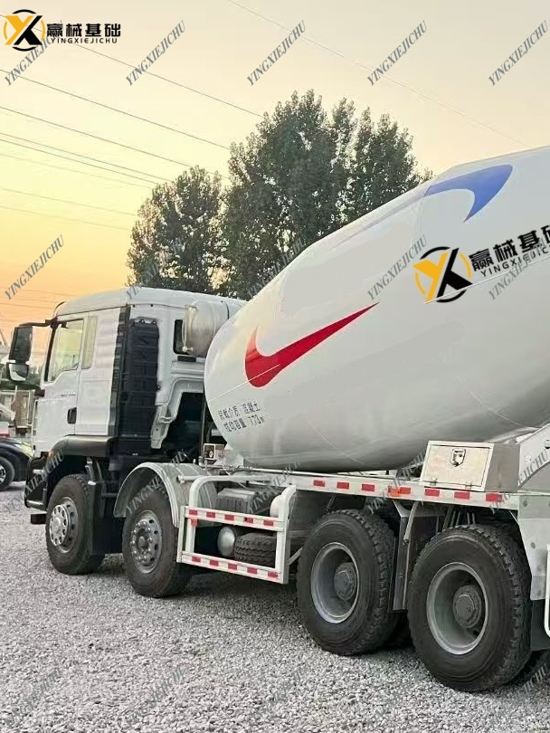 Professional Efficient Sinotruk Howo Concrete Mixer Truck