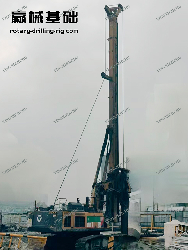 XR280D Powerful performance The hoisting system is efficient Rotary drilling rig
