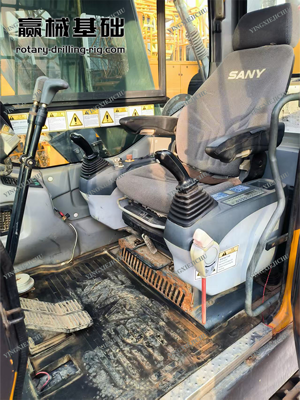 Stable operation under load Hoisting is safer Low maintenance cost SCC750 Crawler Crane