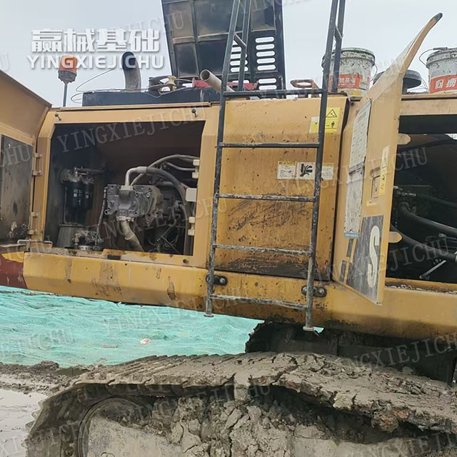 Adequate Power Reserve All-Terrain Adaptability Sr235 Rotary Drill Rig