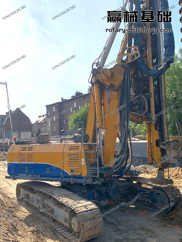 BG20h Powerful and stable performance High drilling efficiency rotary drilling rig