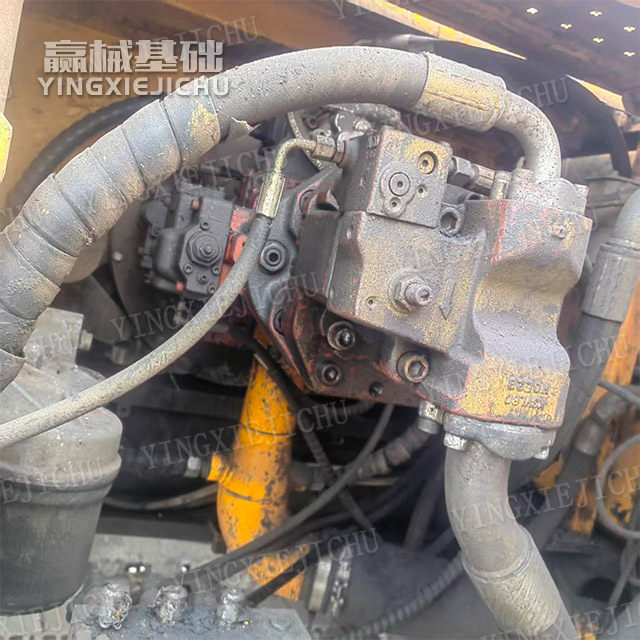 Strong anti-overturning capability Dynamic stability SR220 Rotary Drill Rig