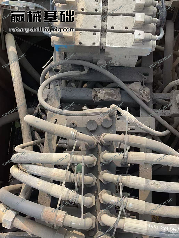 Efficient Hydraulics Centralized lubrication Single-hole efficiency high SR220 Rotary Drill Rig