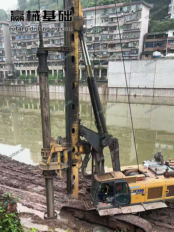 Wide adaptability Improve efficiency High drilling efficiency XR240 Rotary Drilling Rig