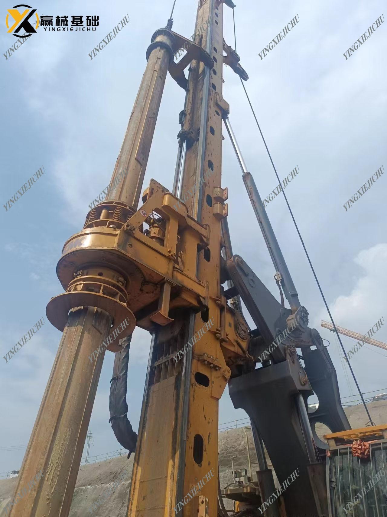XR240 Safe Durable Compact Automated Crawler Mounted Drill Rig
