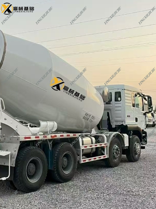 Professional Efficient Sinotruk Howo Concrete Mixer Truck