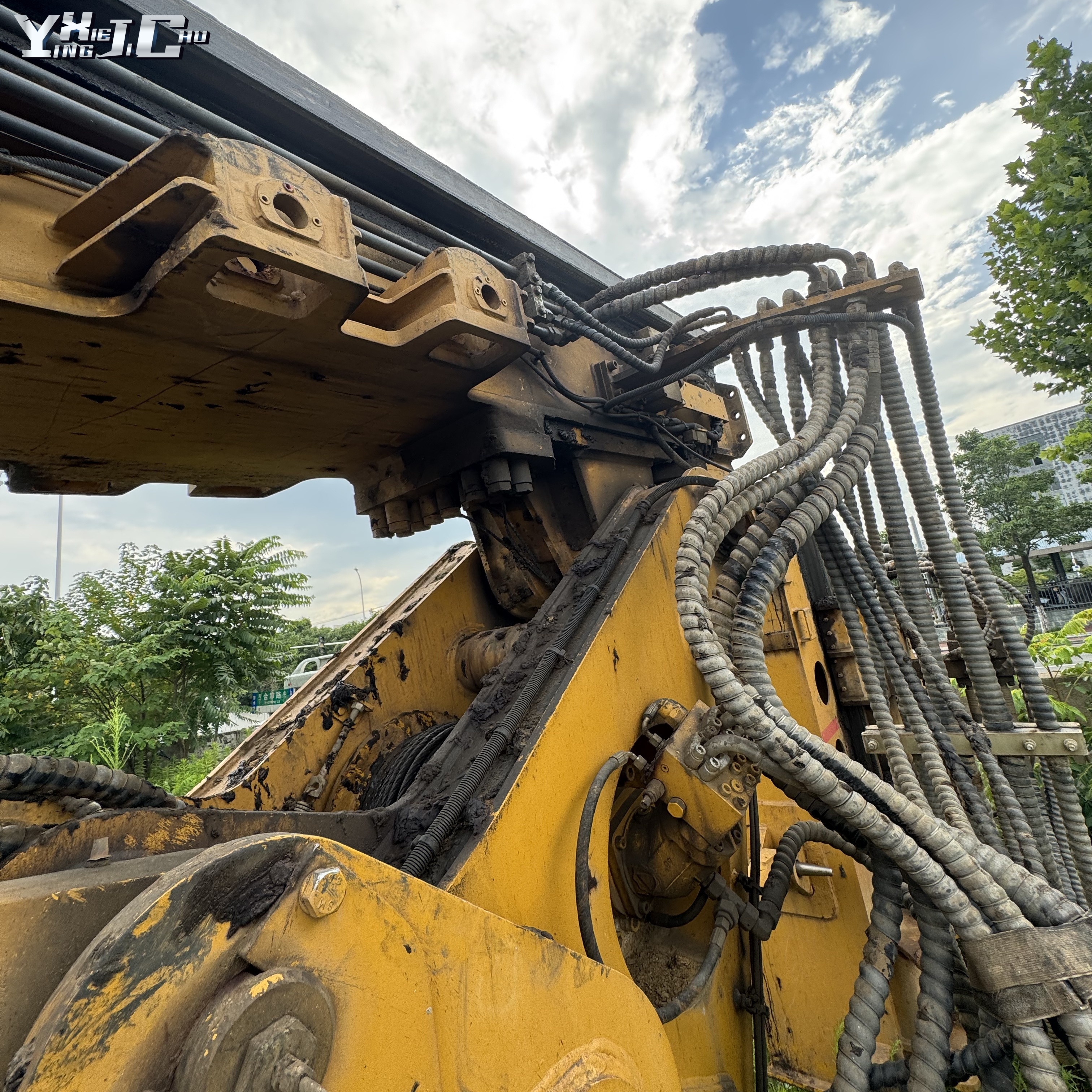 Methods To Reduce The Noise of Rotary Drilling RIGS