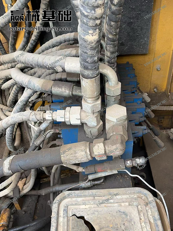 Adapt to various geological conditionsn Adequate power reserve SR360 Rotary Drill Rig