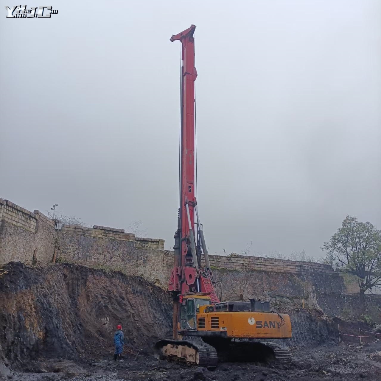 How can rotary drilling RIGS improve the vertical accuracy of pile driving