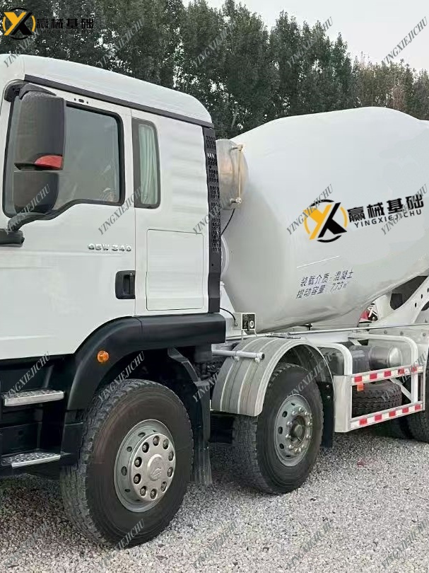 Professional Efficient Sinotruk Howo Concrete Mixer Truck