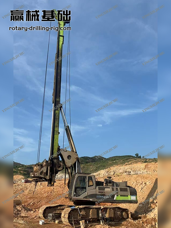 ZR220 Strong construction capability Stable performance Rotary Drilling Rig