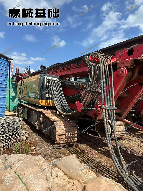 Capable breaking through various rock layers building block design SR285 Rotary drill rig