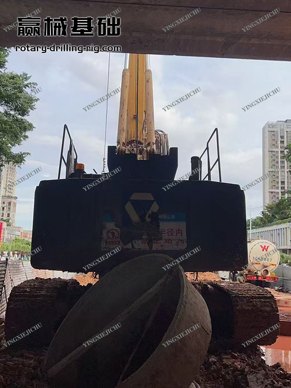 Efficient Hydraulics Adapt to complex strata Automatic soil dumping XR360 Rotary Drill Rig