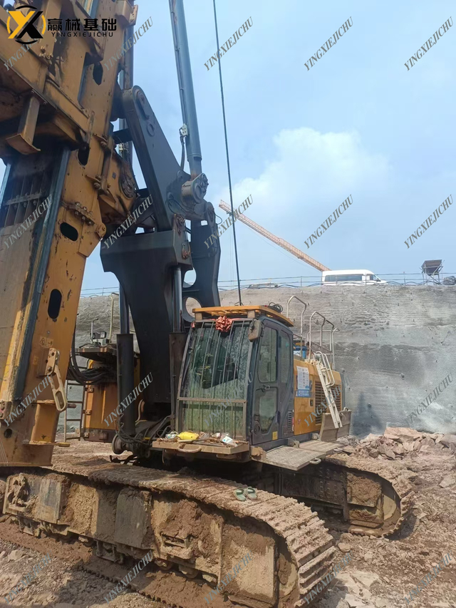 XR240 Safe Durable Compact Automated Crawler Mounted Drill Rig