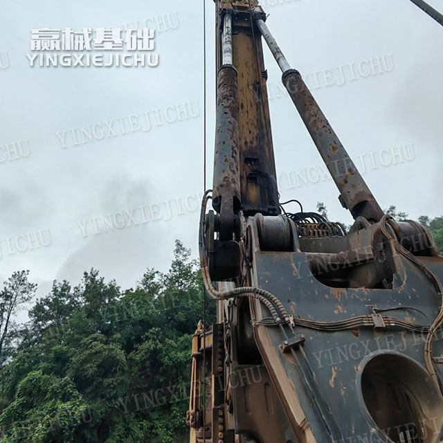 Ultra-deep hole capability Highly adaptable Automatic hole alignment XR400E Rotary Drill Rig
