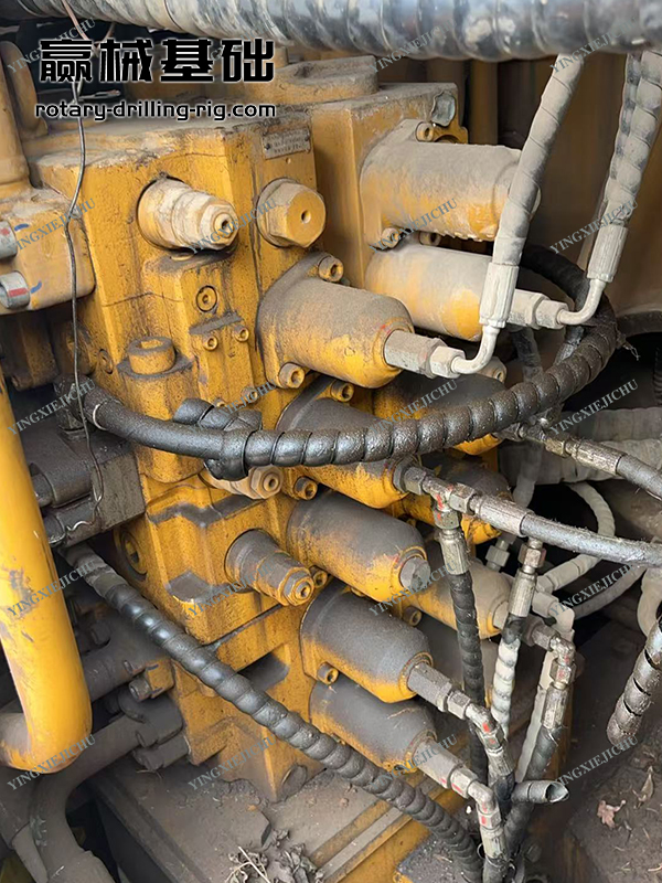 Adapt to various geological conditionsn Adequate power reserve SR360 Rotary Drill Rig