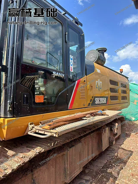Capable breaking through various rock layers building block design SR285 Rotary drill rig