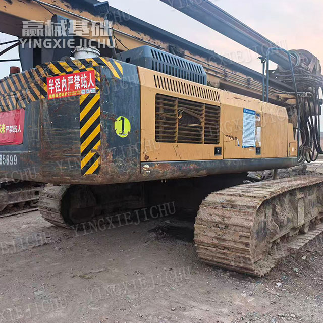 Strong anti-overturning performance Fast response XR180 Rotary drill rig