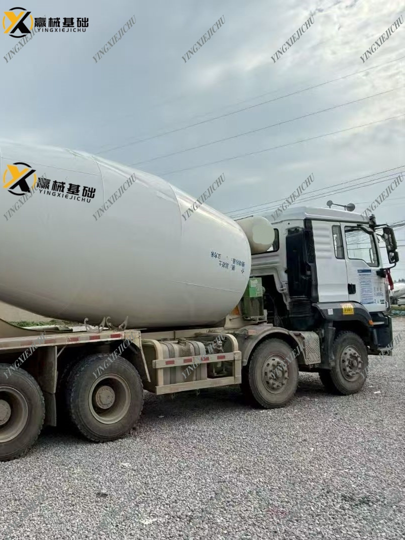 Professional Efficient Sinotruk Howo Concrete Mixer Truck