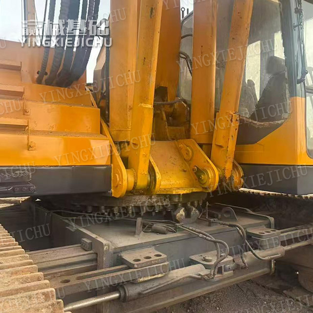 Centralized lubrication Impact resistance Smooth combined movements XR220D Rotary Drill Rig