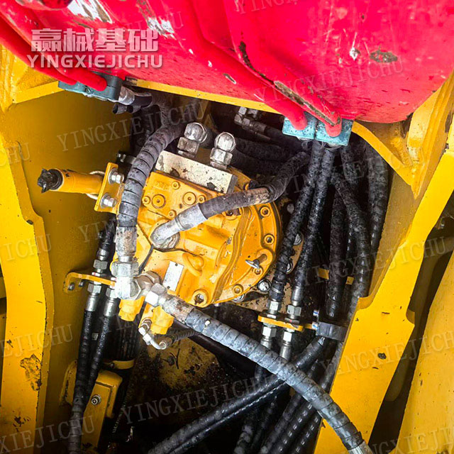 Centralized lubrication Single-hole efficiency is high Smooth transitions SR155 Rotary Drill Rig