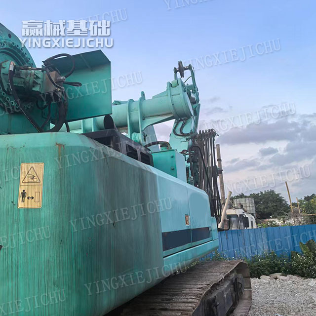 Powerful rock penetration Low fuel consumption Low fuel consumption SD30 Rotary Drill Rig