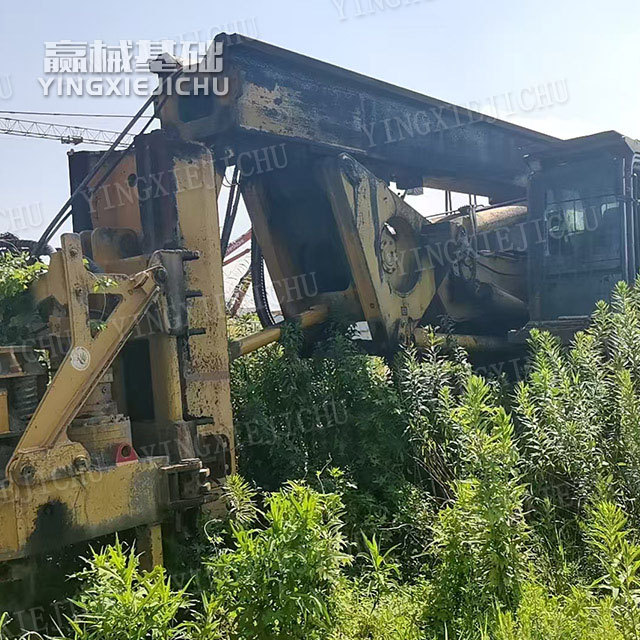 Automatic soil dumping Improve construction accuracy Smooth transitions XR220 Rotary Drill Rig