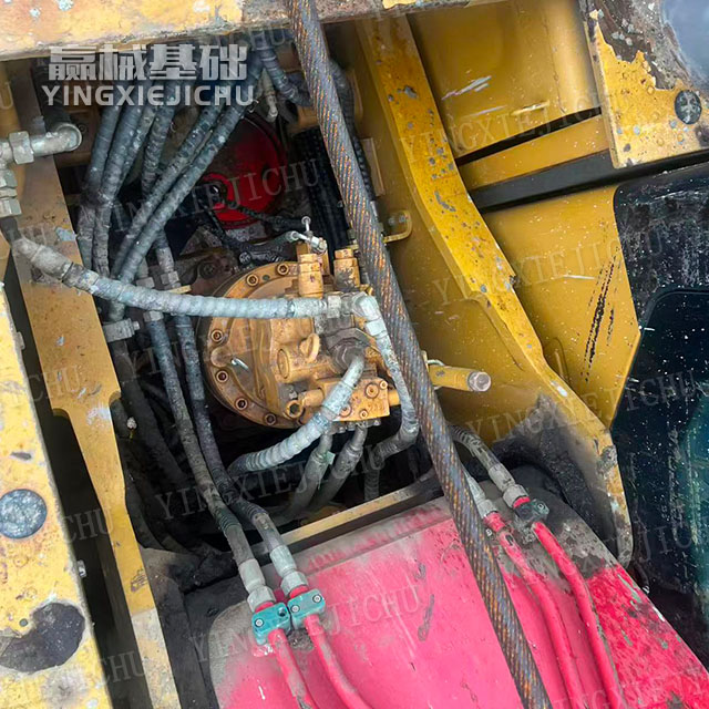 Sufficient torque Smooth transitions Efficient Hydraulics SR155-C10 Rotary Drill Rig