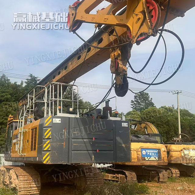 Precise alignment with holes Excellent rock penetration capability XR280D Rotary drilling rig