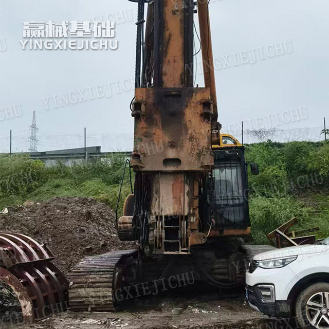 Adequate torque reserve High energy efficiency under heavy load conditions TR300 Rotary drill rig