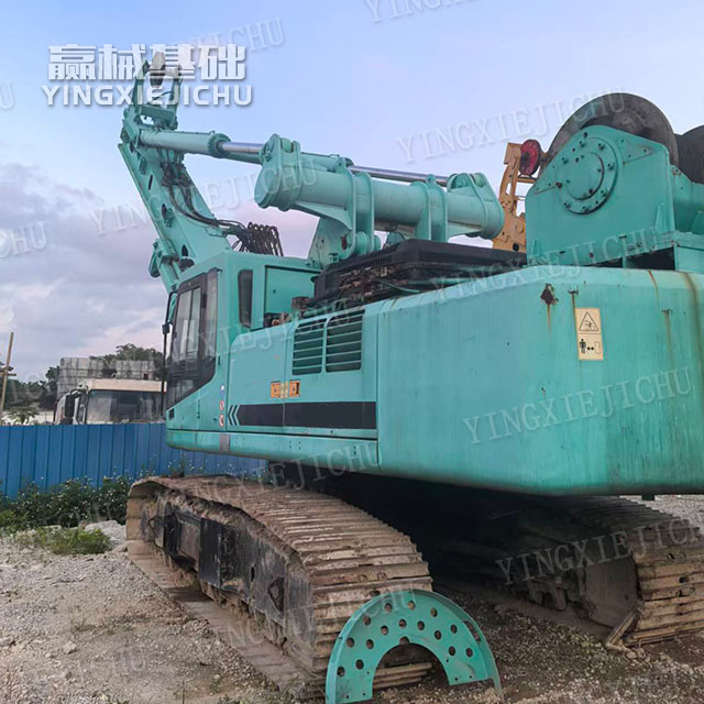 Powerful rock penetration Low fuel consumption Low fuel consumption SD30 Rotary Drill Rig