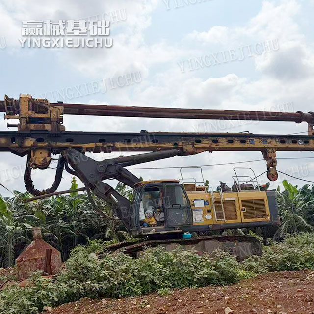 Impact resistance Highly adaptable High torque deep pile XR240 Rotary Drilling Rig