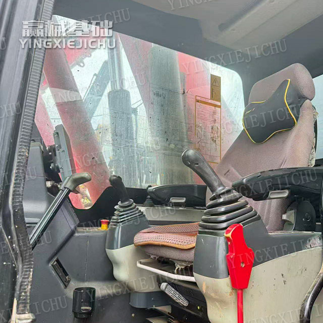 Strong stability Smooth transitions Adapt to complex strata SR205 Rotary Drill Rig