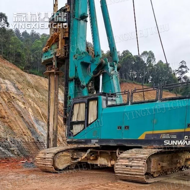High precision in pore formation Strong rock penetration with high torque SWDM300 Rotary drill rig