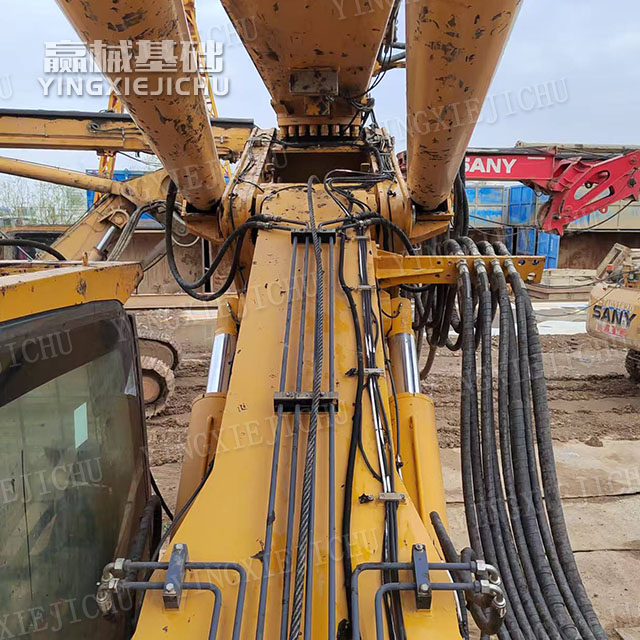Fast Drilling Retraction Speed Stable Structure Durable under Heavy Loads XR220 Rotary Drill Rig