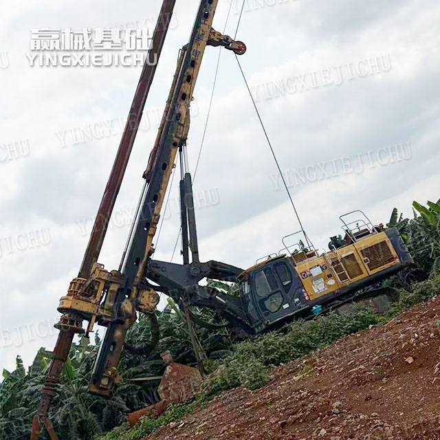 Impact resistance Highly adaptable High torque deep pile XR240 Rotary Drilling Rig