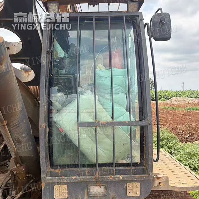 Impact resistance Highly adaptable High torque deep pile XR240 Rotary Drilling Rig