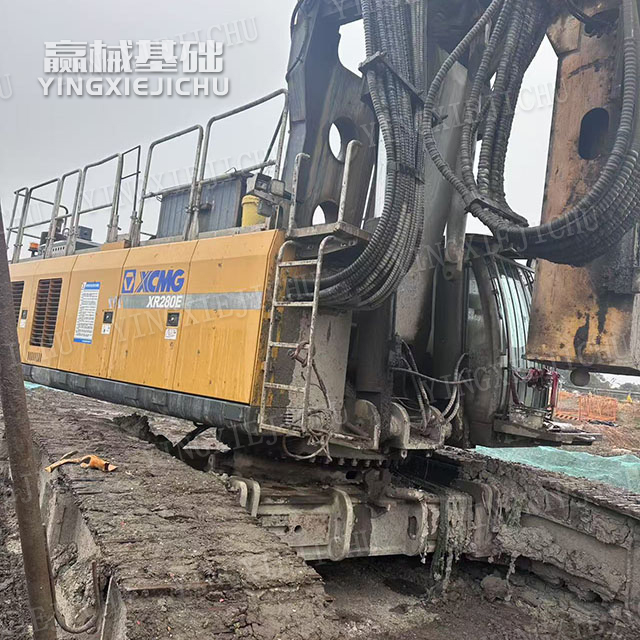 Smooth transitions Construction in complex terrain XR280D Rotary drilling rig