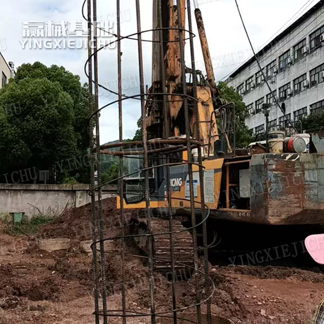 Reliable power High loop efficiency Stable hole-forming quality XR200 Rotary drilling rig