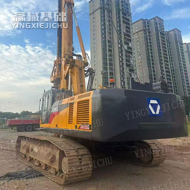 Centralized lubrication Impact resistance Smooth combined movements XR220D Rotary Drill Rig
