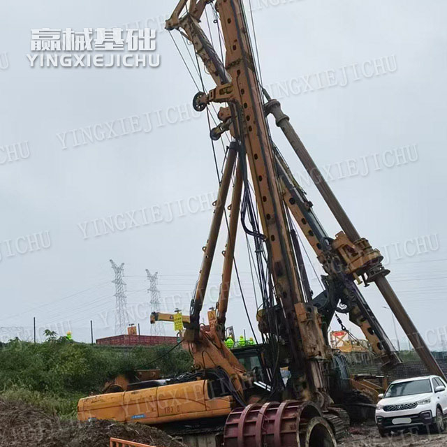 Adequate torque reserve High energy efficiency under heavy load conditions TR300 Rotary drill rig